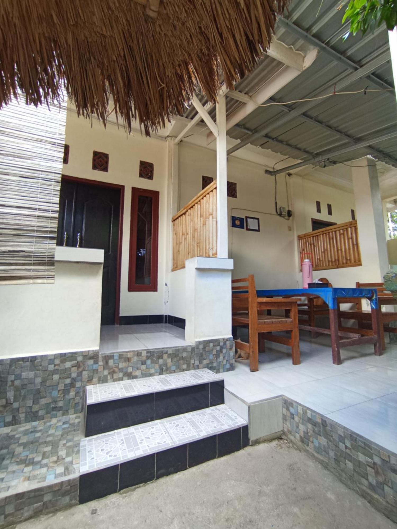 Pedek Homestay Praya Exteriör bild